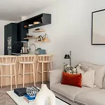 Dorothy Apartments - 3 Bed Ground Floor Apartment & Garden - Battersea