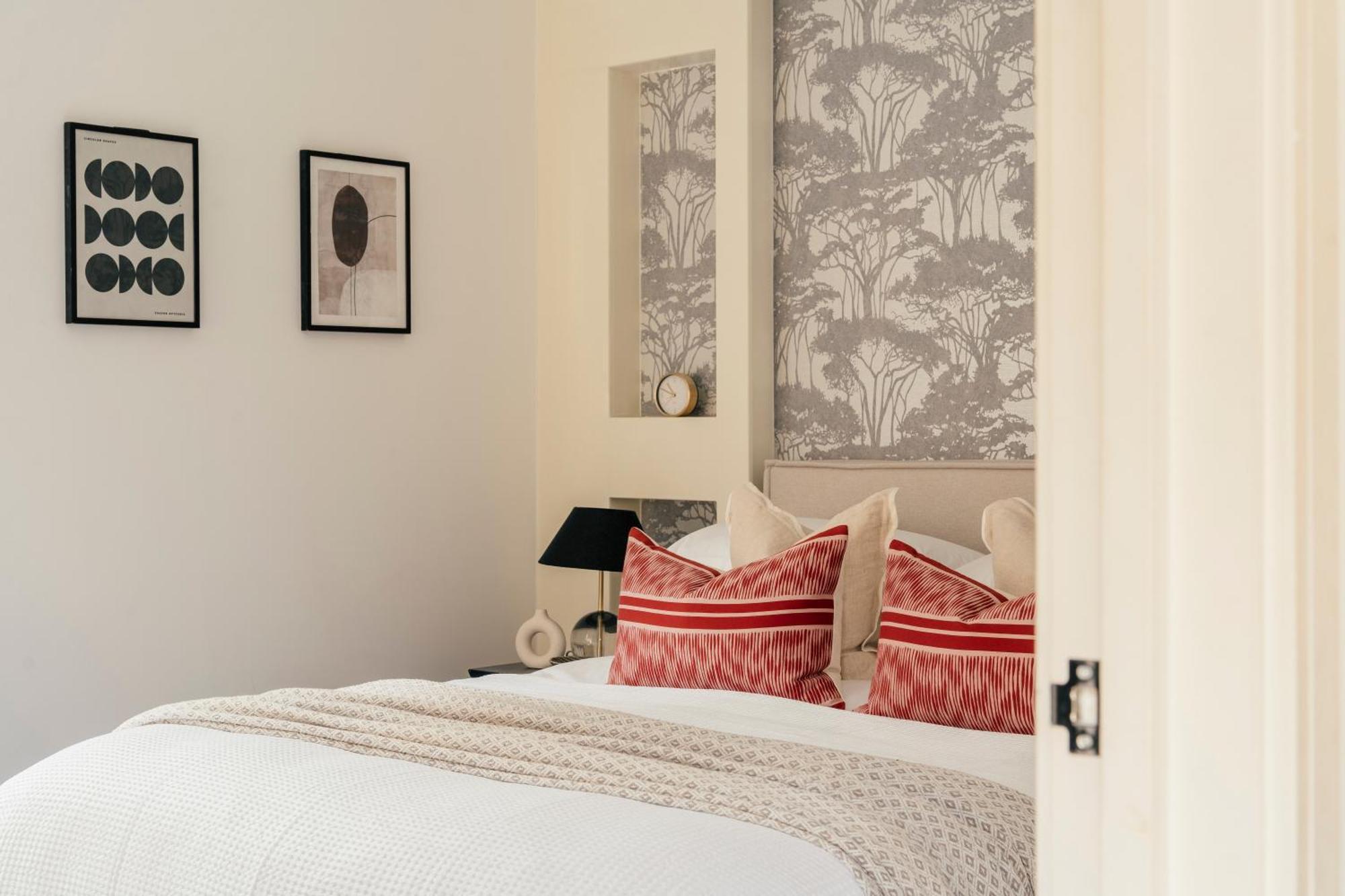 Dorothy - 3 Bed Ground Floor & Garden - Battersea Apartment