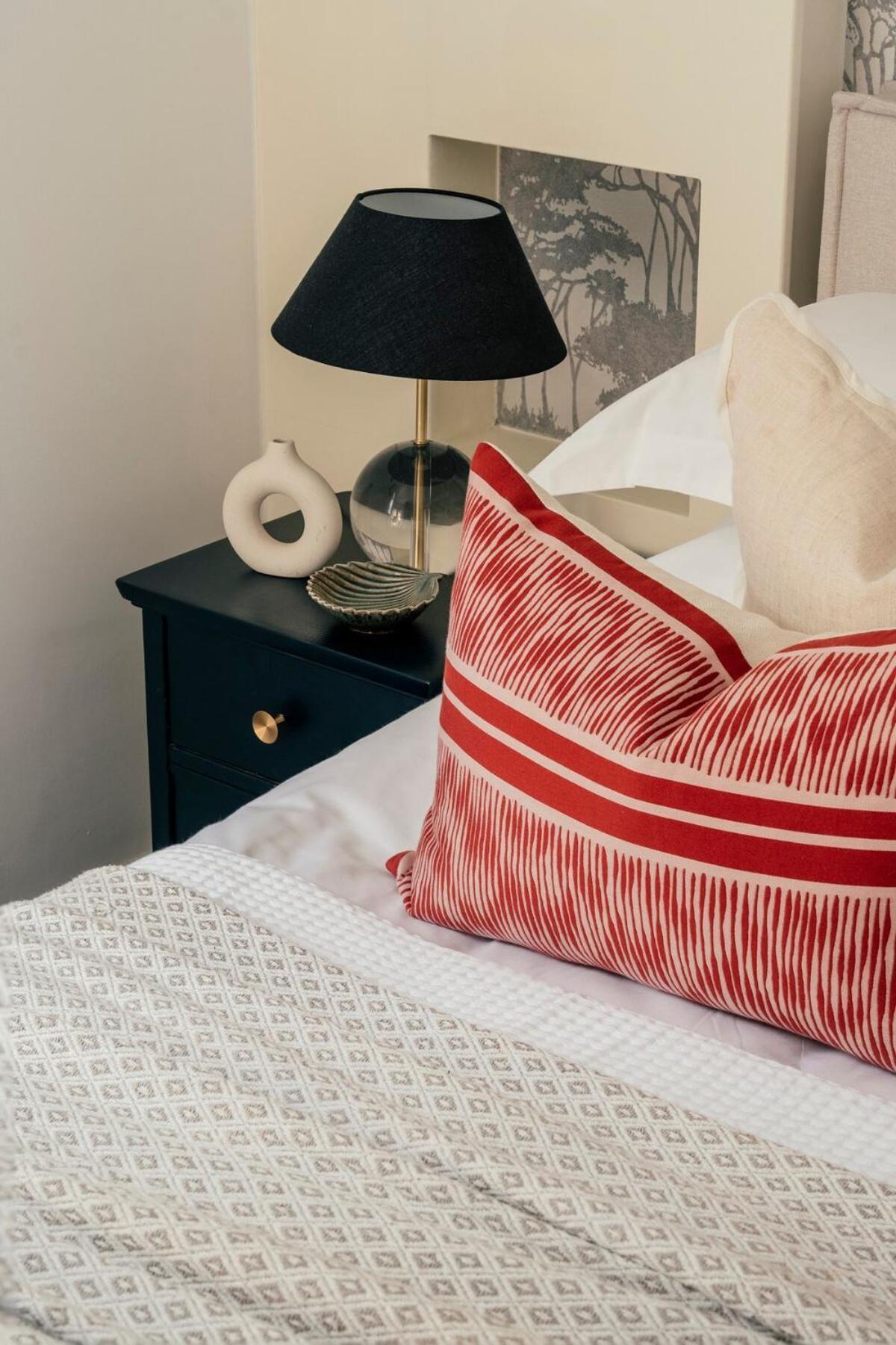 Dorothy - 3 Bed Ground Floor & Garden - Battersea Apartment *